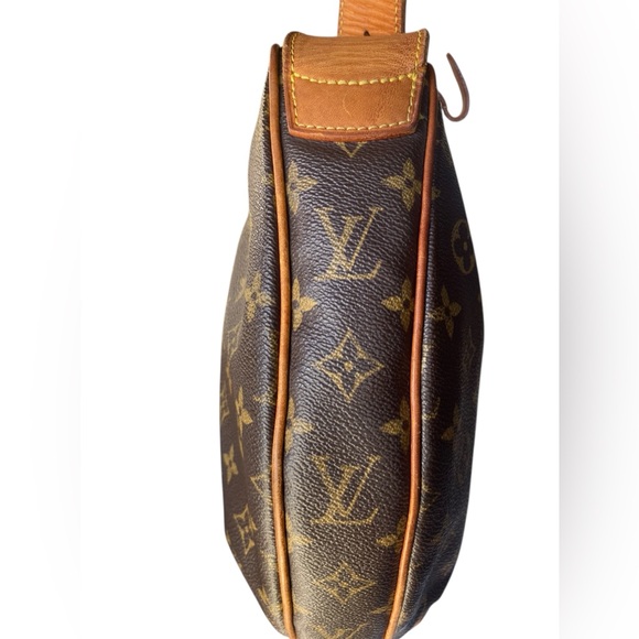 🟤⚜️🟤ICONIC BAG LOUIS VUITTON CROISSANT GM AUTH🟤⚜️🟤SALEEE✅BLACK FRIDAY ✅🤩🥳 - Picture 10 of 17